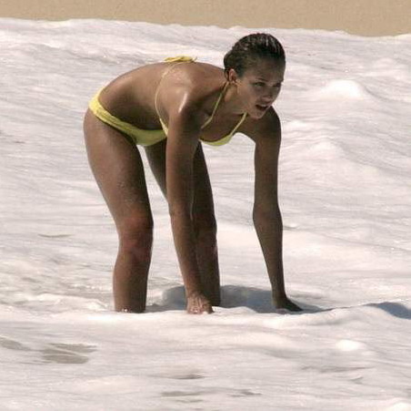 Jessica Alba sur la plage